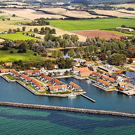 Mon - Klintholm Harbour Borre